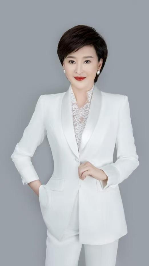 窦爱莉，贵州广播电视台首席播音主持、播音指导，毕业于贵州师范学院中文系 。199