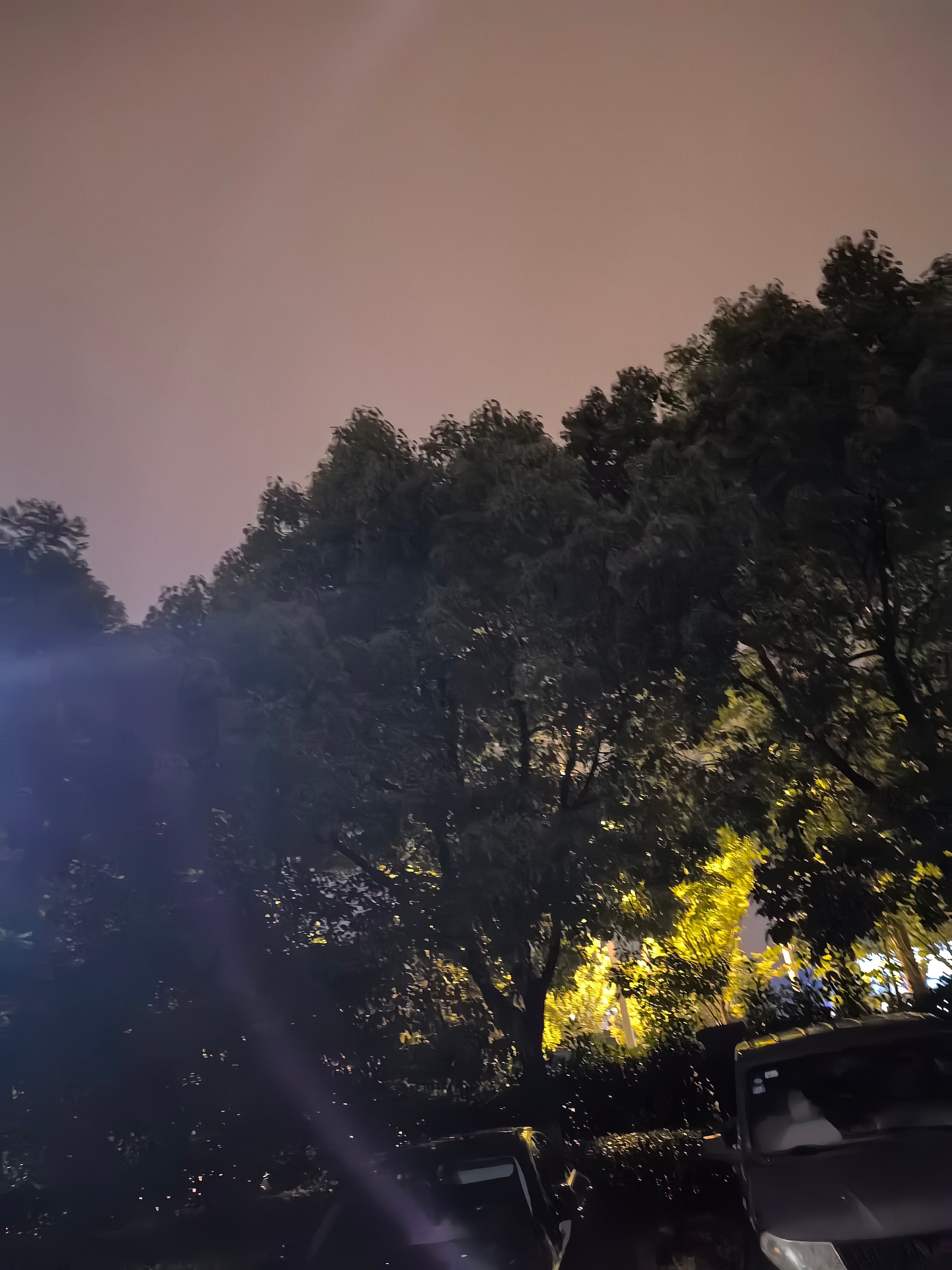 每天夜跑，我好像坚持有10来年了，跑完了心里还是比较舒服一点。 