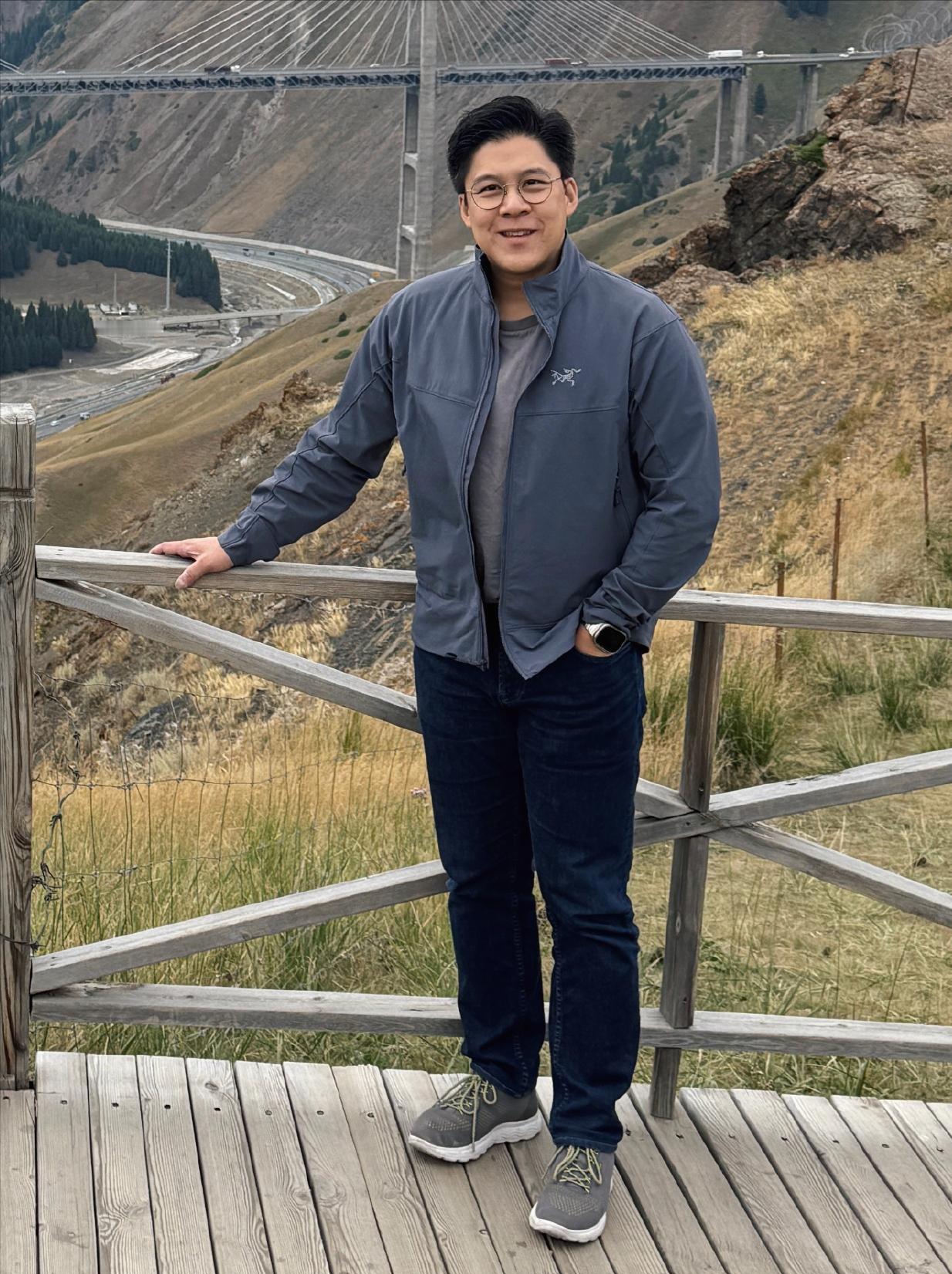 原来霍启刚才是真正深藏不露的全球包租公。

最近他罕见公开了个人财产状况：

全