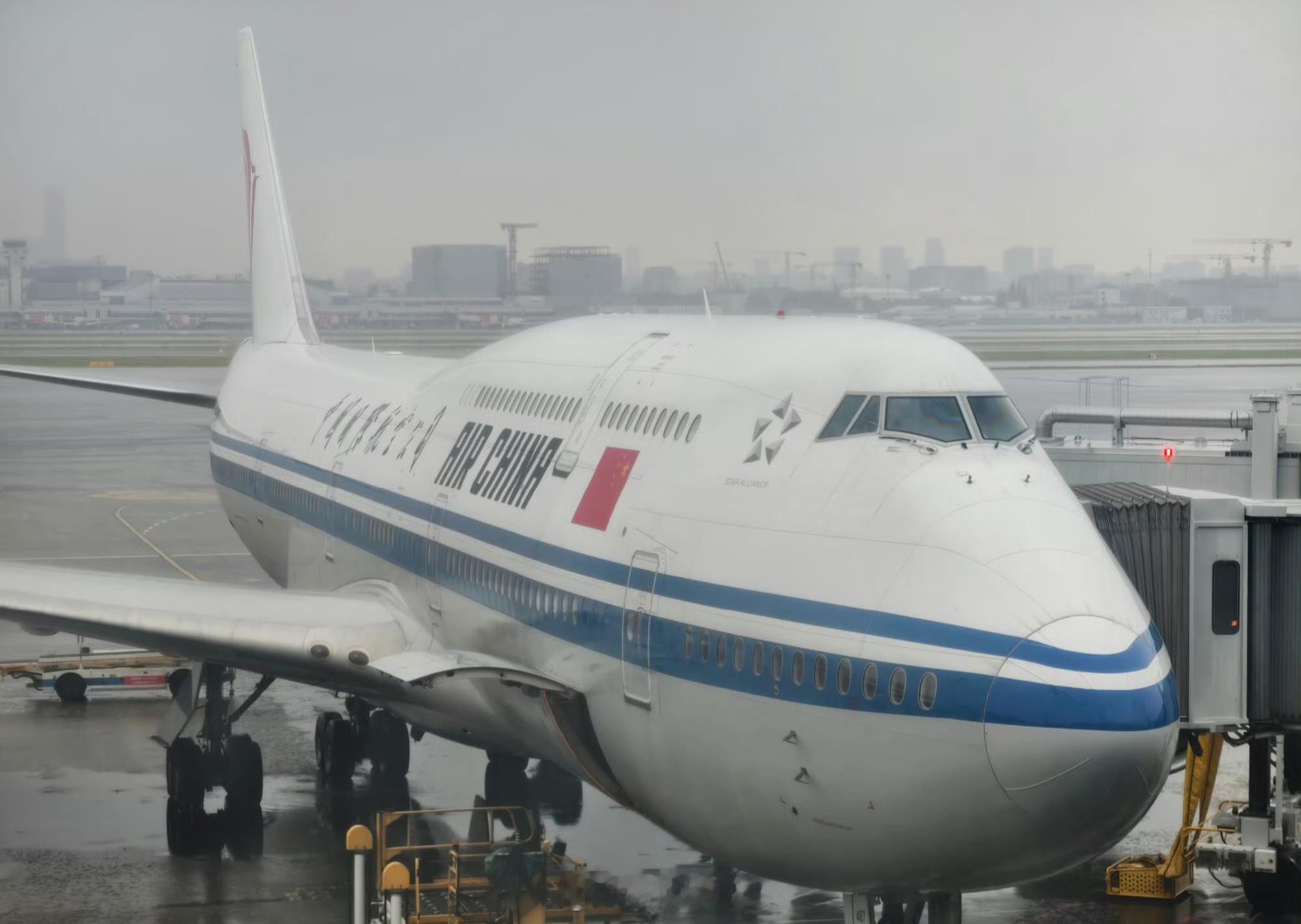 胡先煦坐了近五十个小时飞机胡先煦从北京出发，先飞欧洲，再辗转厄瓜多尔基多，最后到