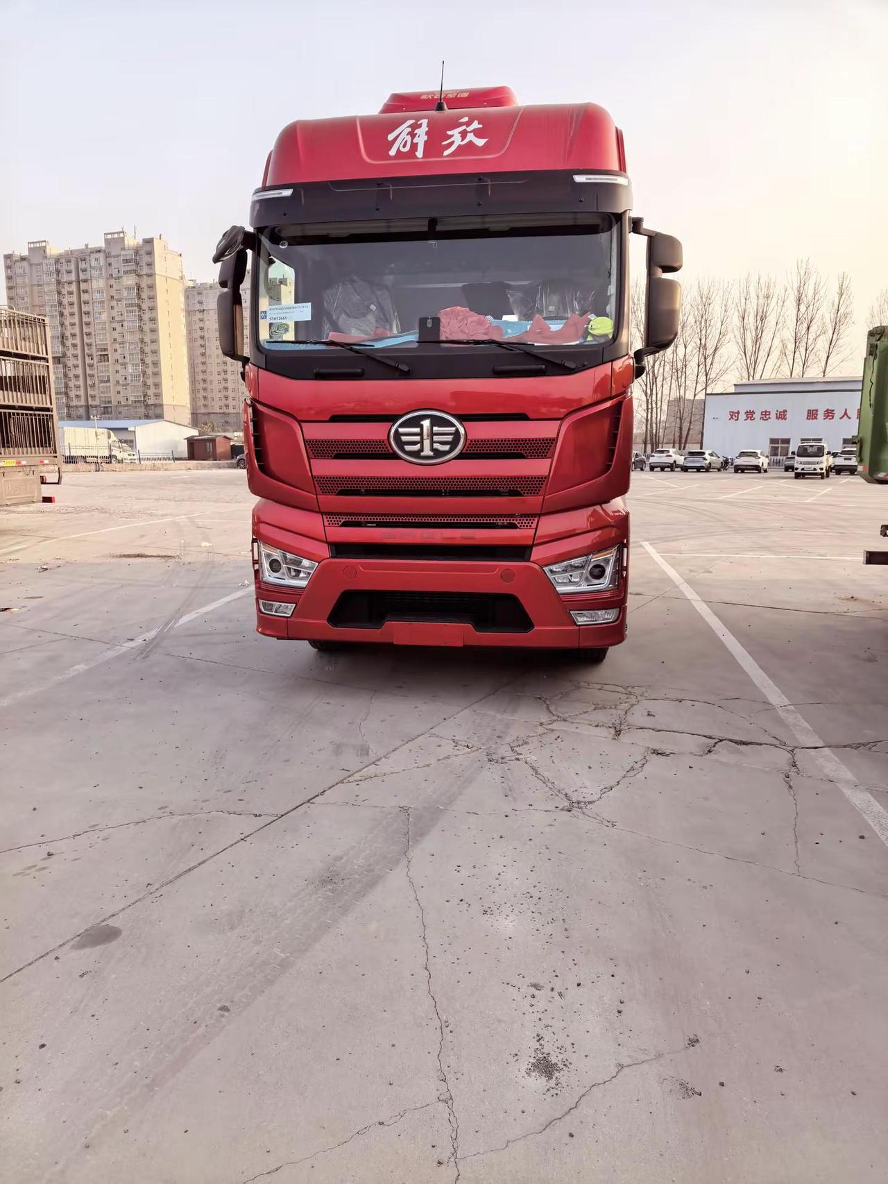 恭喜焦老板金日喜提J7油车640马力牵引车一辆，提车大吉，