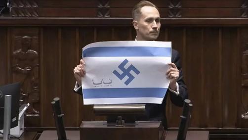 波兰议员康拉德·伯科维奇在波兰议会干了件别人想干而不敢干的事，直接举了面“改造版