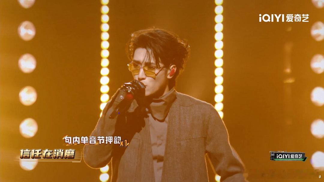 严浩翔颜如玉感谢粉丝的爱说唱巅峰对决2026 赤诚热烈，懂得感恩，严浩翔用《颜如
