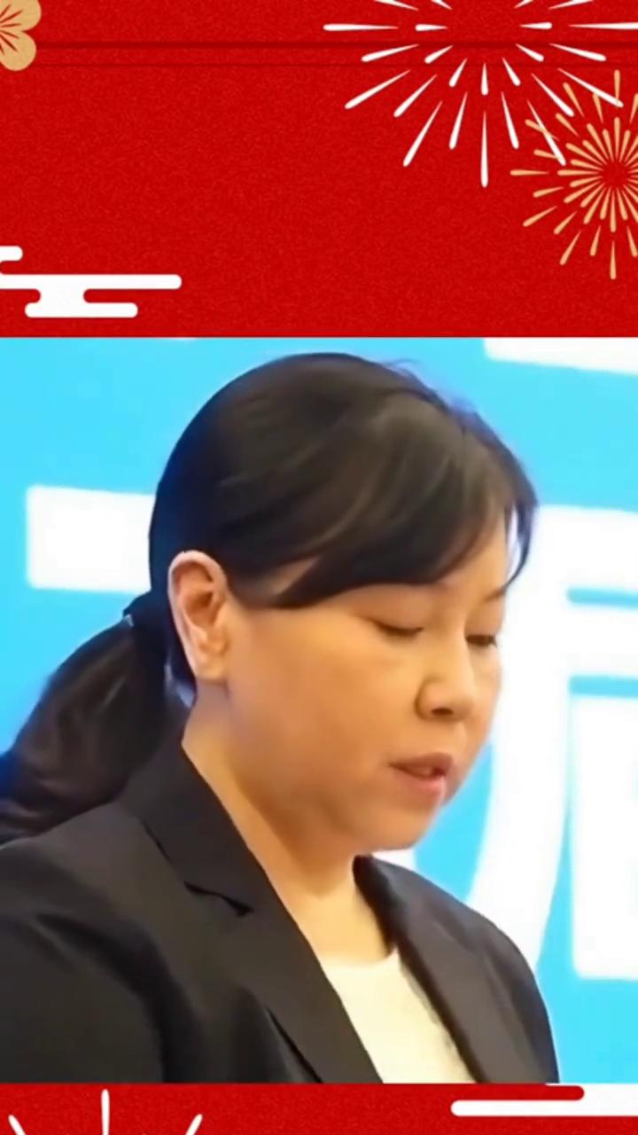 最新消息：郭晶晶陈若琳共同决定将跳水队队长交给全红婵。
最新消息，跳水皇后郭晶晶