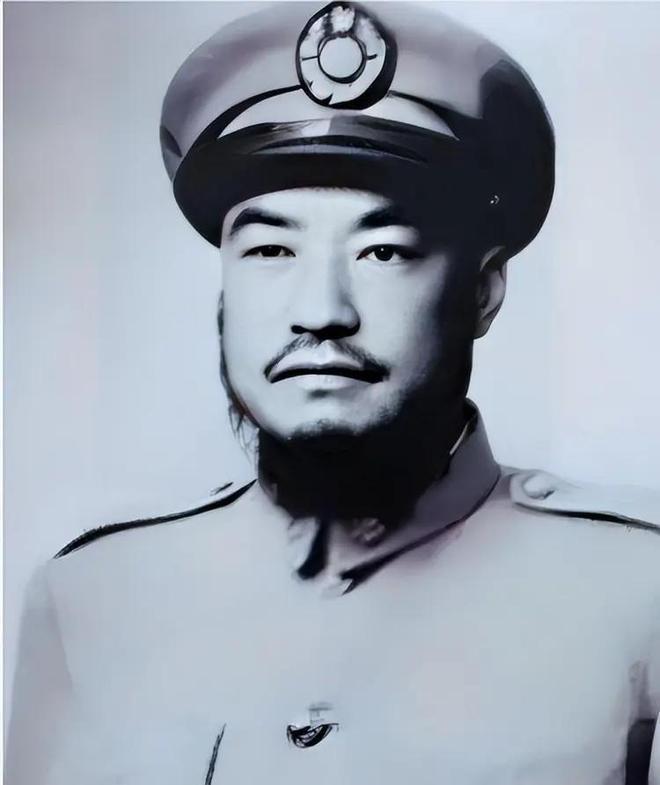 1958年，青海“土皇帝”马步芳偷偷在亲侄女喝的水里下了药，扒光她的衣服后，迫不