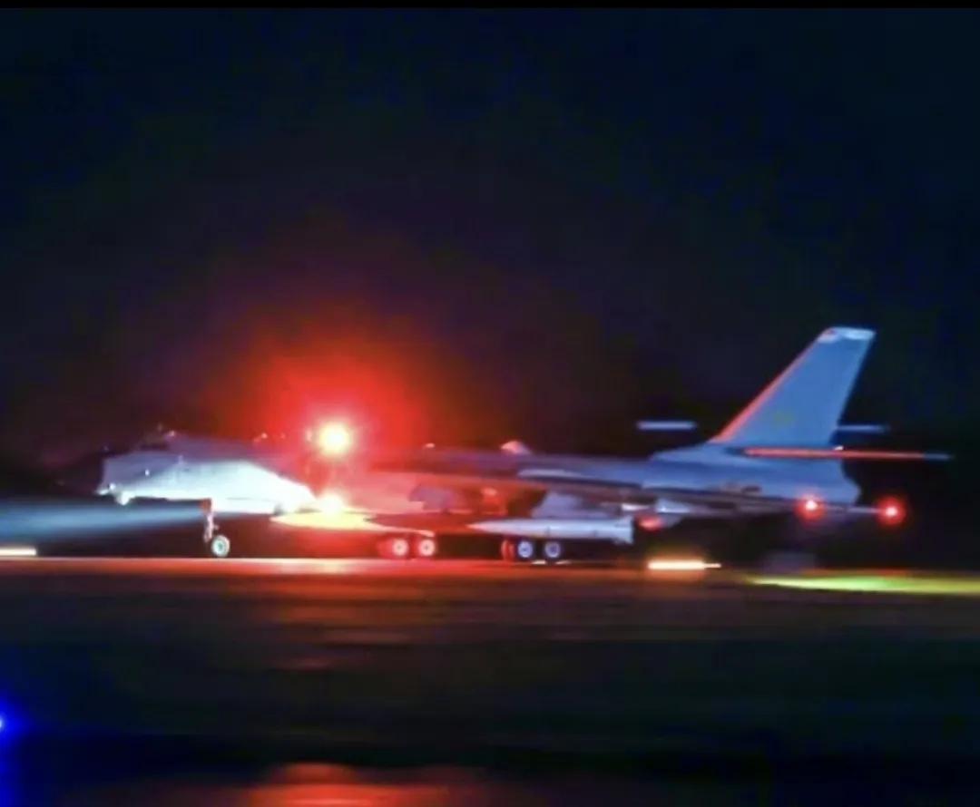 首见实战状态的KD-21空射高超音速导弹，六爷居然一次能带4枚KD-21导弹。
