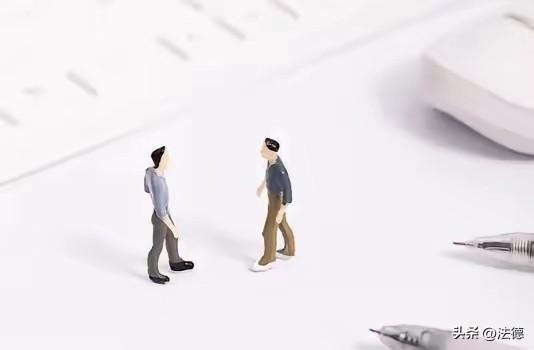 在职场里混了这么多年，才真正想通：那些机灵的人，从不会跟那些不讲理的人正面刚。刚