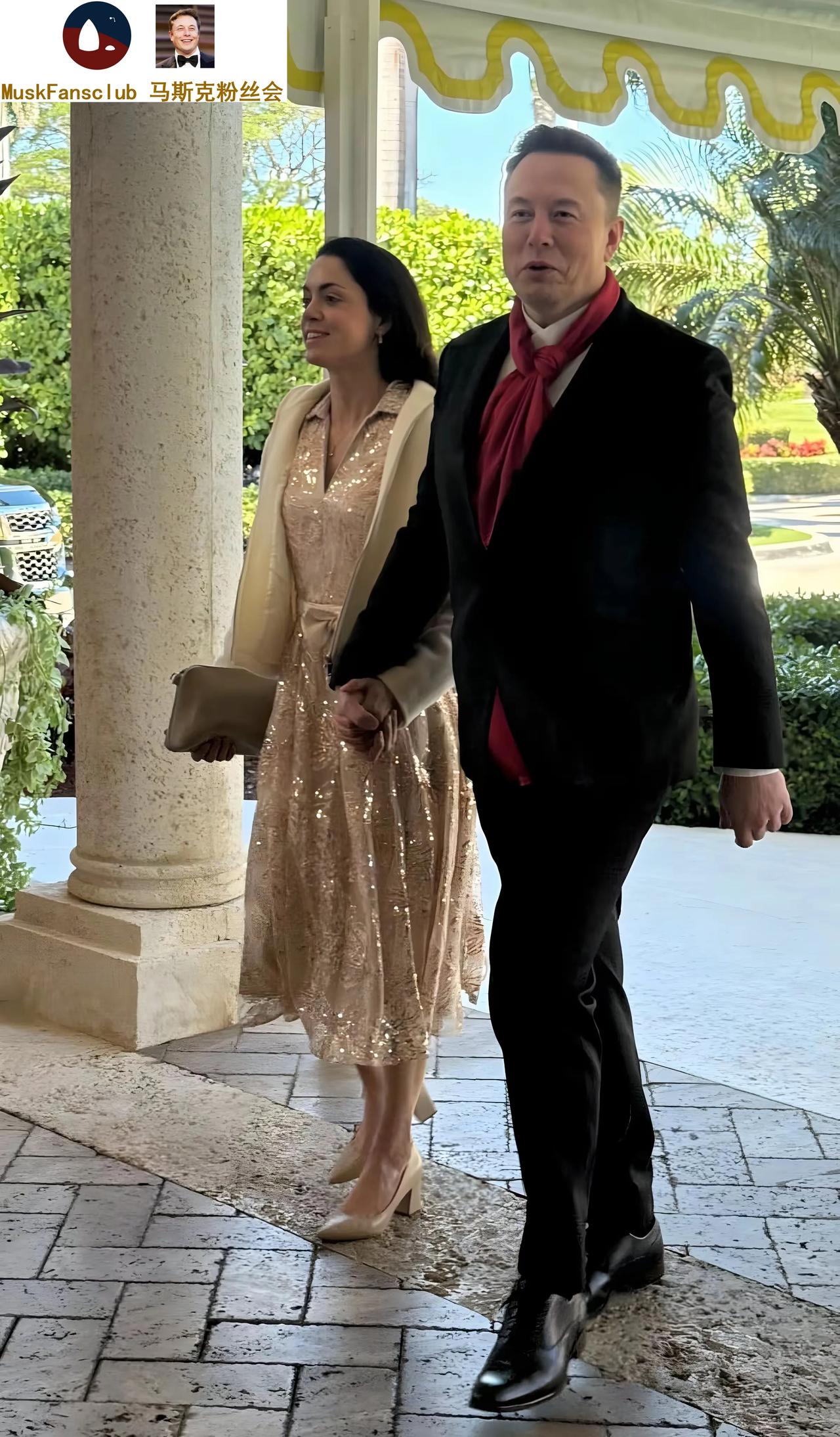 很久没有看到马斯克牵手啦！