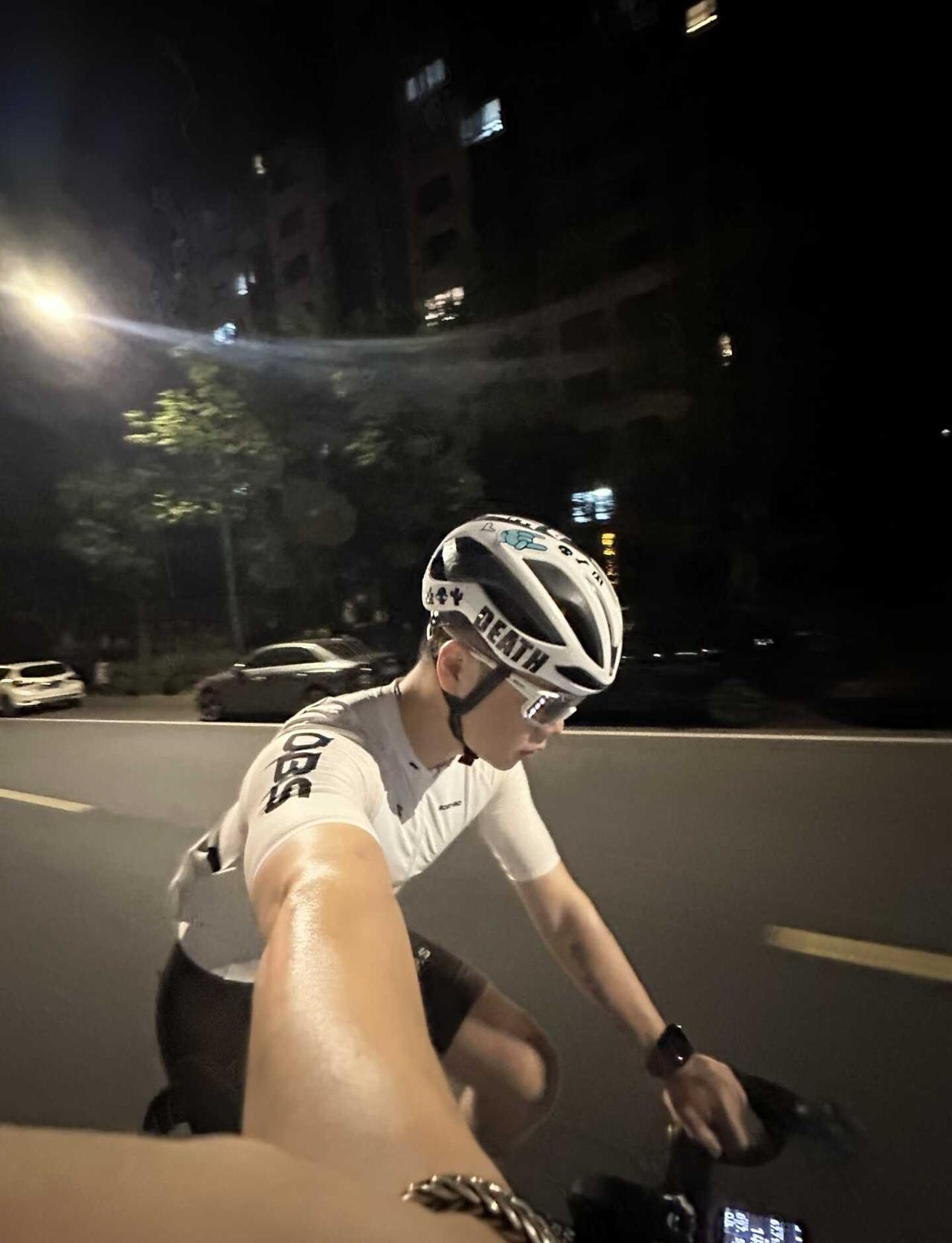 今天你夜骑了么？
夜骑 骑行打卡