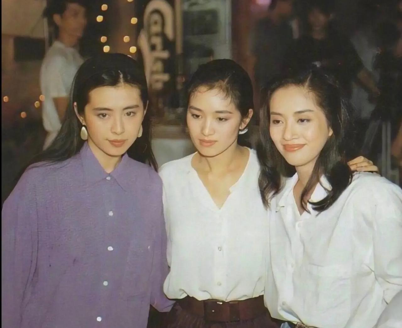 唉，这三位美女的命运都算是比较坎坷了吧！

这三位台湾、香港和大陆的美女合照中，