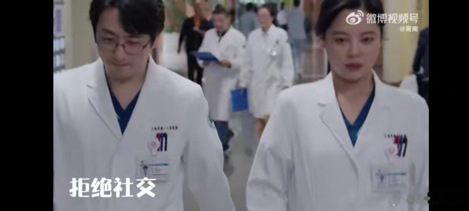 谁家男女主班味儿这么重  辛芷蕾和白客在《仁心俱乐部》里，完美诠释了什么叫“被工