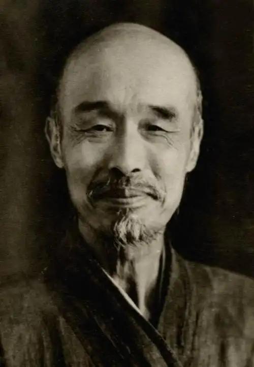 一位心理学家说：“一级释怀，不再发朋友圈诉苦。二级释怀，遇到烂人烂事不再争辩。三