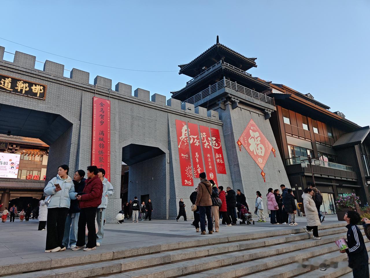 需要一盒接着一盒吃药的慢性病老年患者，由于记忆力、专注力越来越差，经常出现不定哪