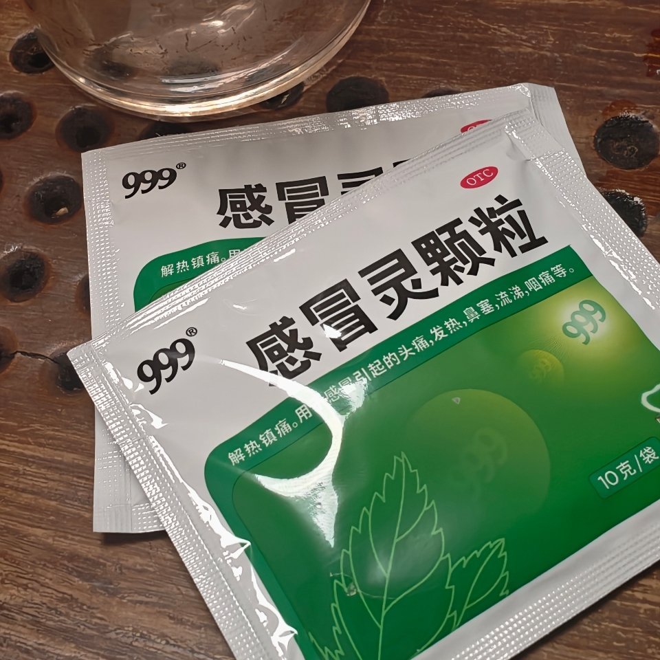 今天喝的杂。绿茶、岩茶、可乐、感冒灵。浑身不舒服，从里到外的不舒服。 