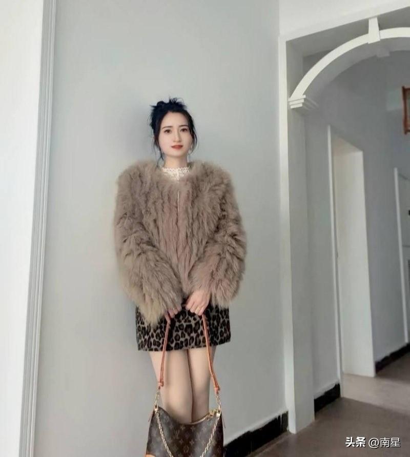 祁东职专徐老师，天花板级别的身材和颜值，这样的老师哪个男人不爱呢？身材婀娜多姿，