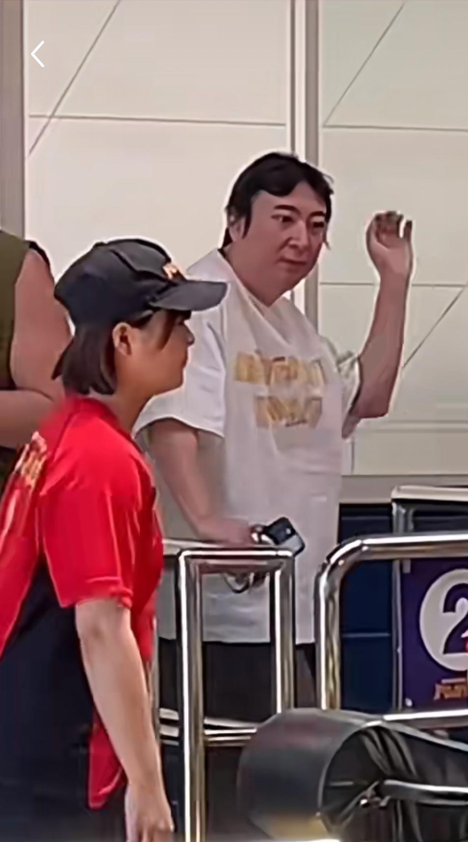 事实告诉我们，
男人再有钱，也得悠着点儿。
看王思聪，不到40岁的人，身体就已经