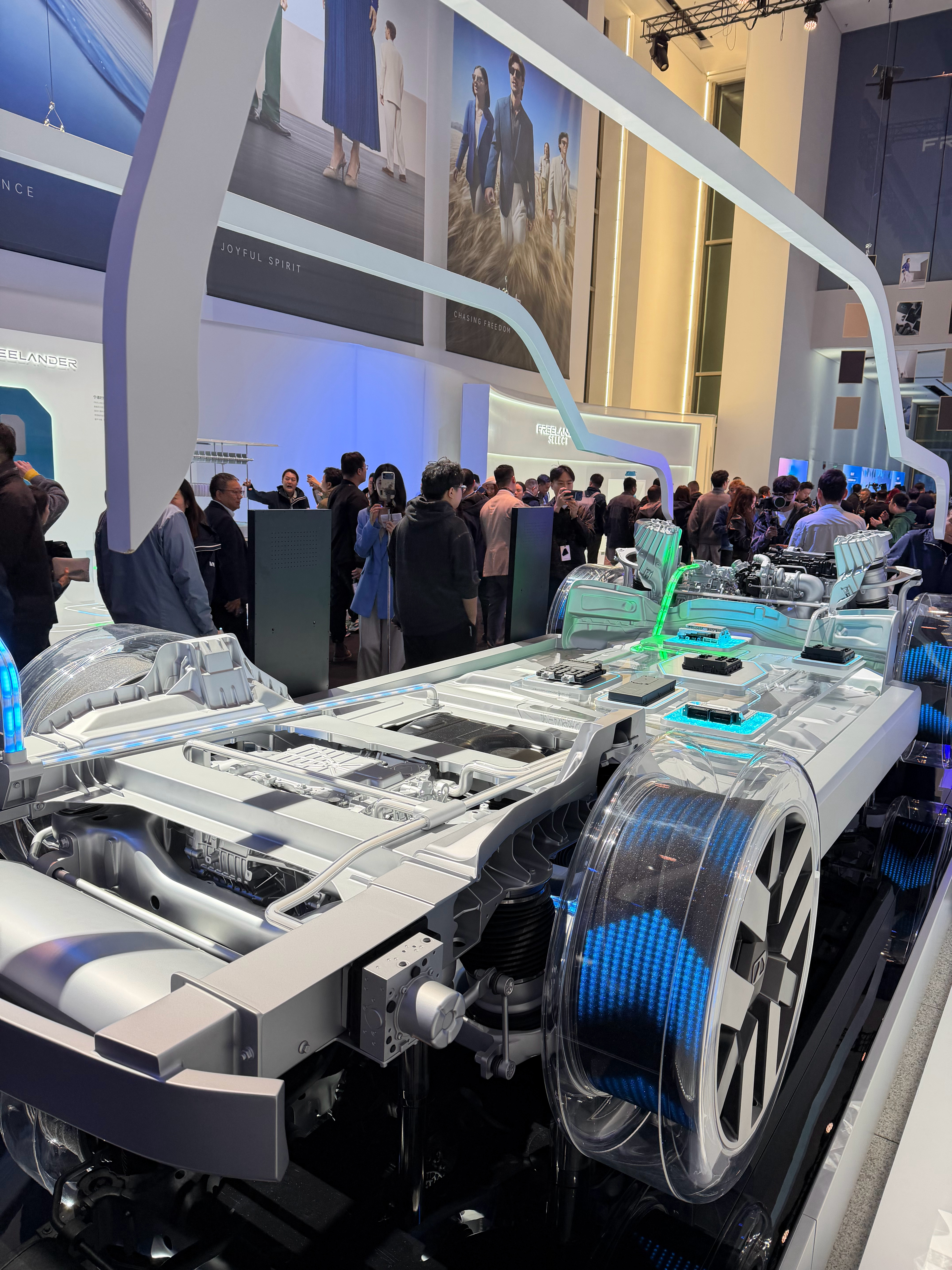 FREELANDER神行者全球首秀神行者，又一个新品牌诞生。华为乾崑，宁德时代，