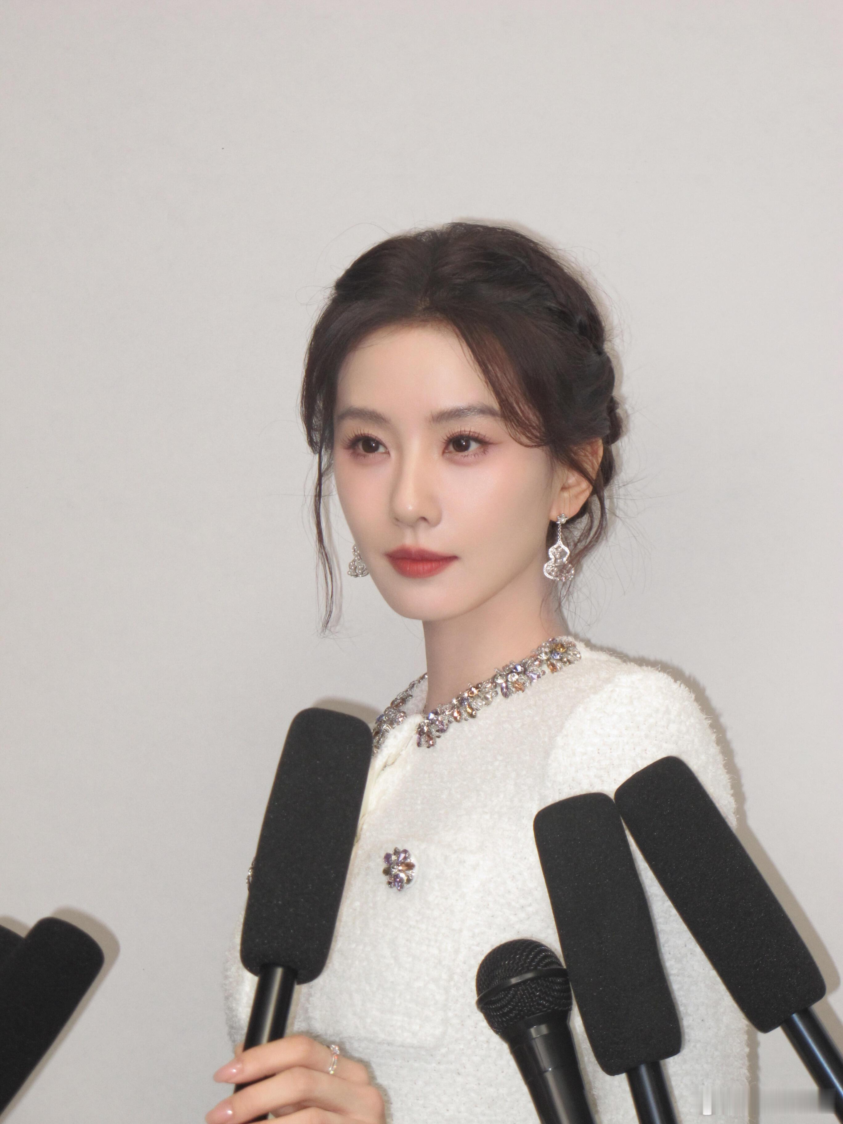 2026年第一天的白裙刘诗诗，优雅高贵 