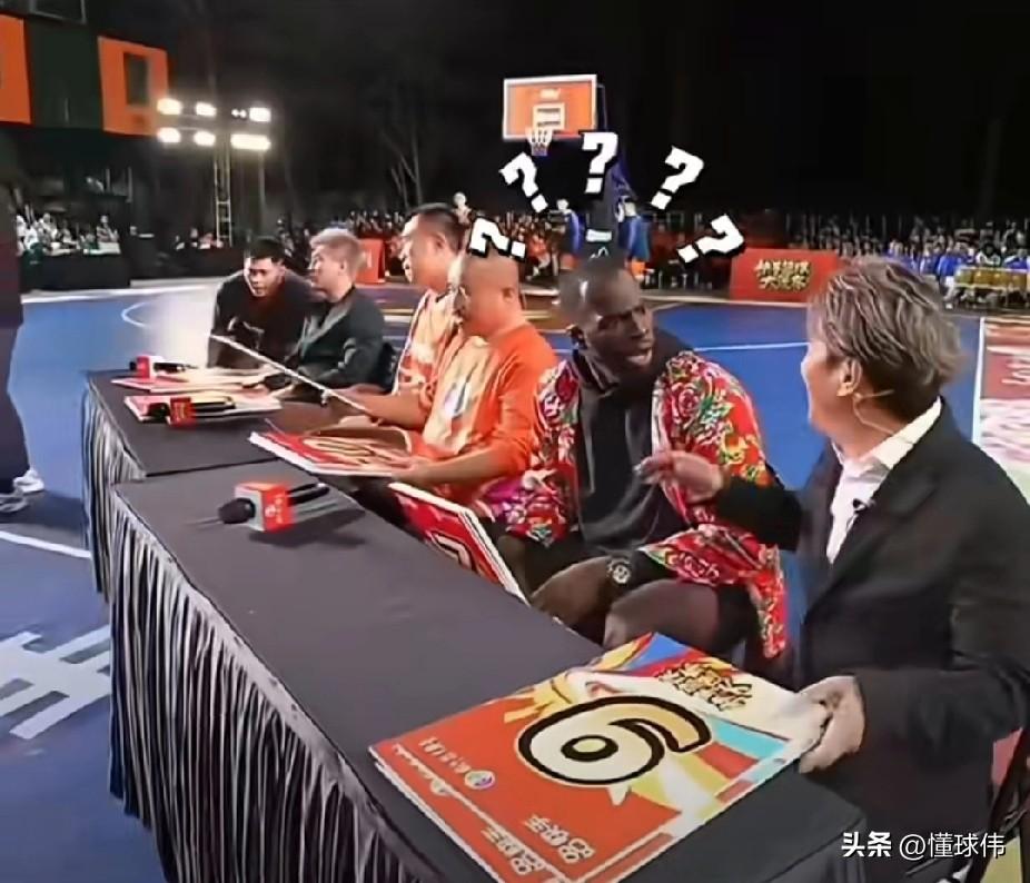 太逗了！追梦格林和宋小宝作为扣篮大赛的评委，在球员扣篮失败后，追梦格林给了7分，
