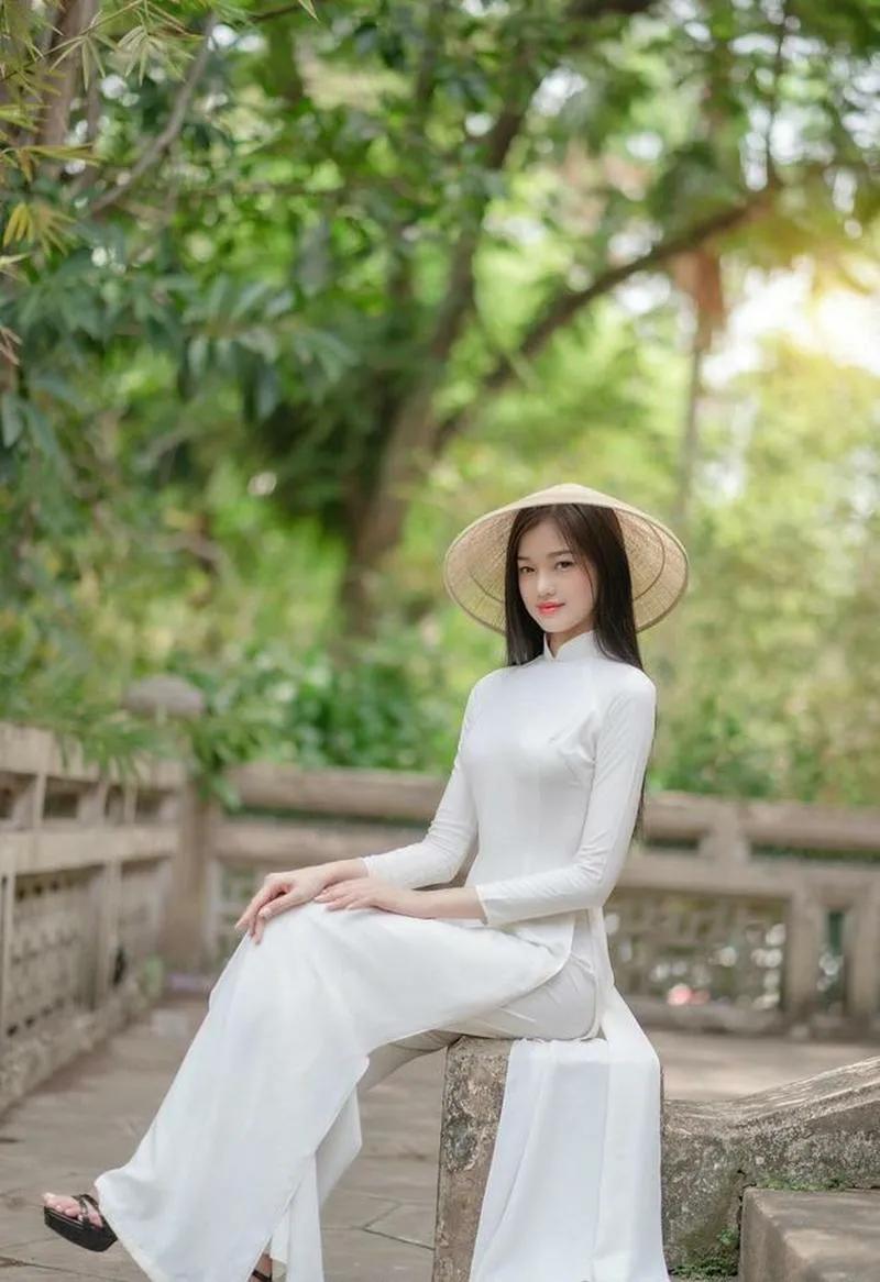 昨天晚上和朋友去吃饭。
她带了一个四十来岁的女人。
都知道客不带客的道理。
带就