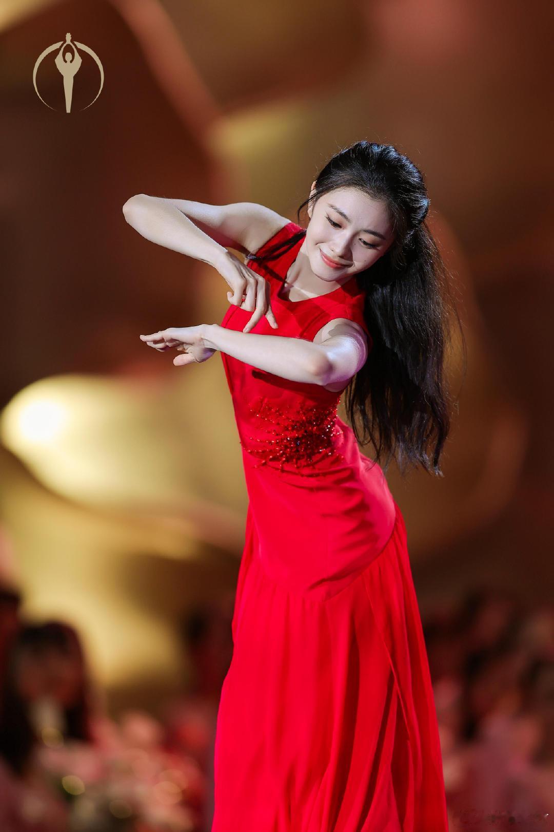 刘浩存百花奖开幕式表演刘浩存百花奖开场刘浩存百花奖开场，我保证刘浩存是天使