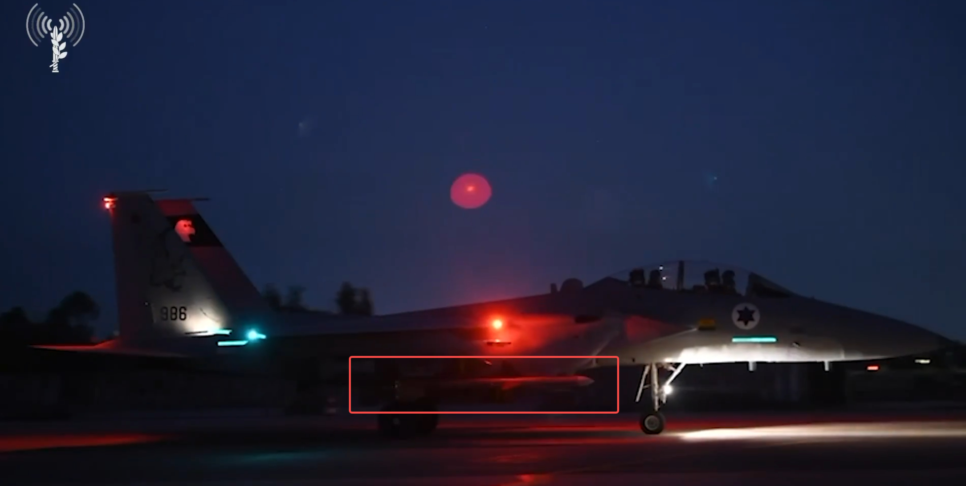 以色列方面发布的战机出击画面，F-15居然带的是老AIM-7麻雀半主动弹和JDA