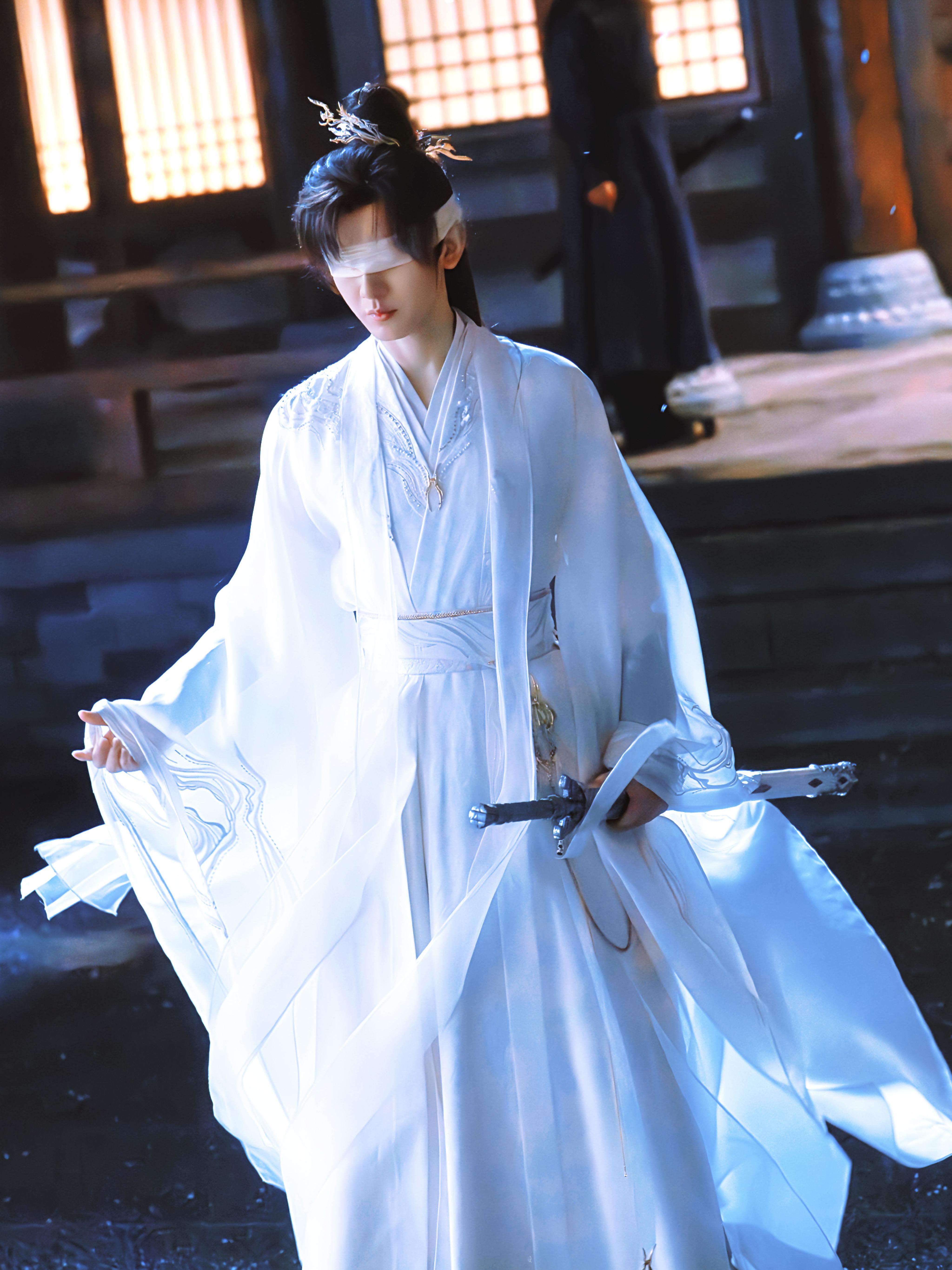 衣袂卷着碎月翻飞成毅 ！2026与成毅共赴新章