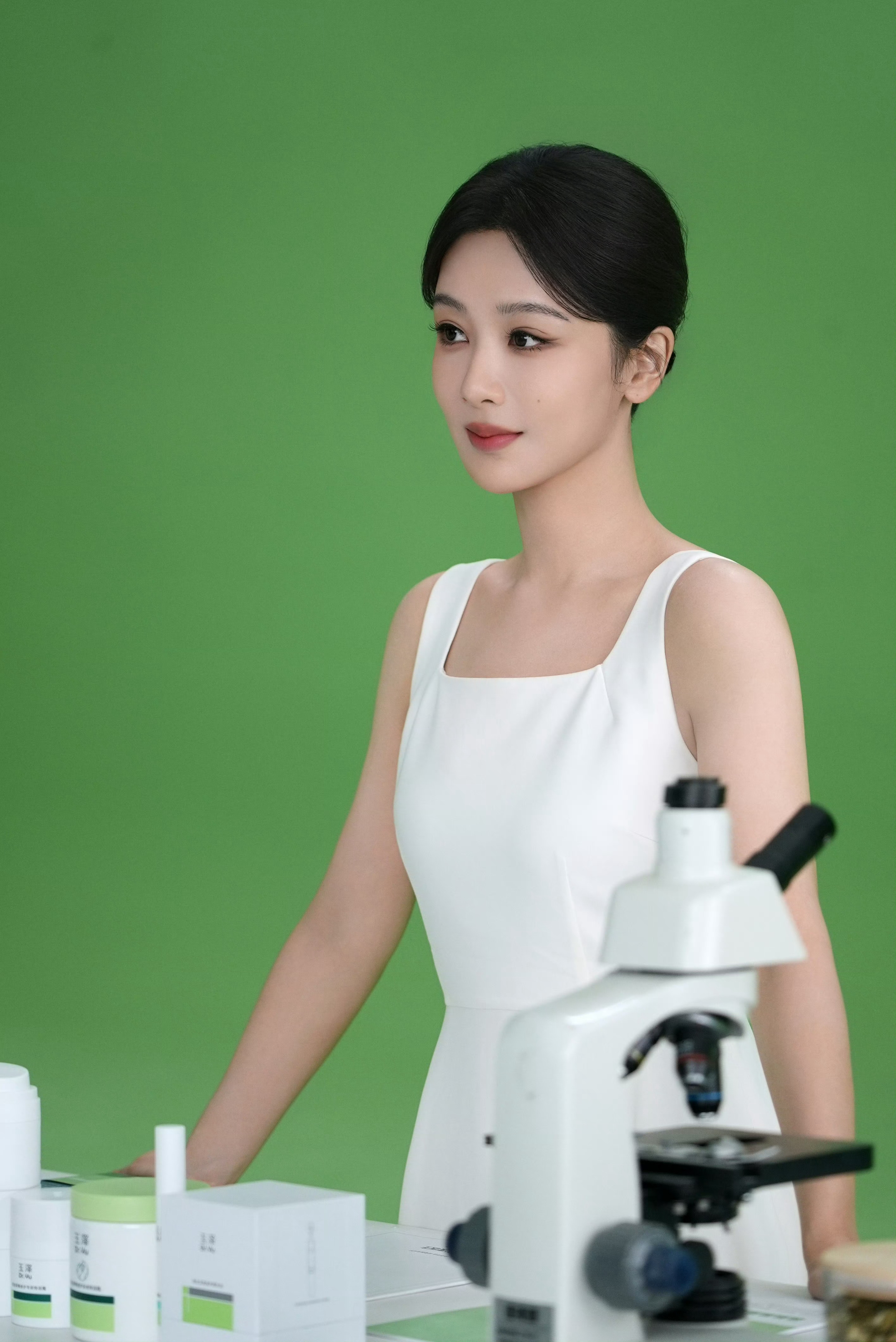 杨紫 yz杨紫玉兰花开君再来 yz杨紫董竹君 疏影横斜水清浅，暗香浮动月黄昏。【