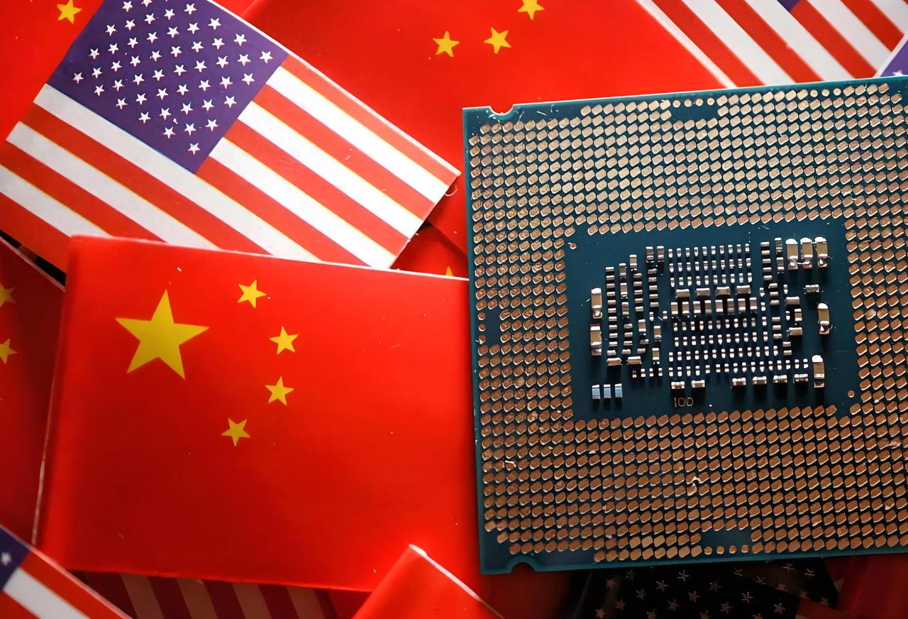 美国这招太狠毒了！英伟达突然宣布，美国允许他们向中国出售H20芯片了，要知道，这