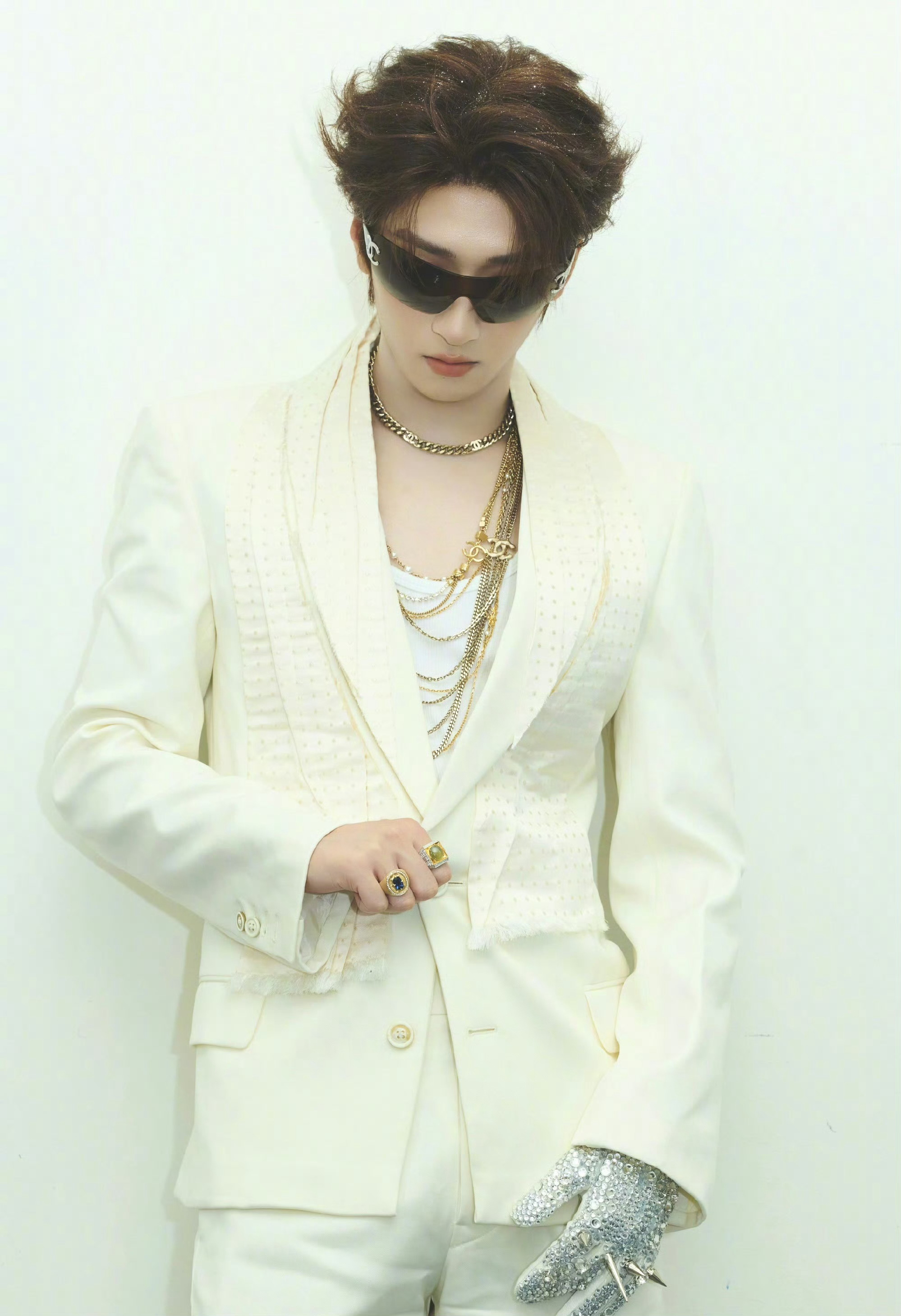严浩翔 × 《Cold Blooded》演唱会第三日造型大片严浩翔给我干到科切拉