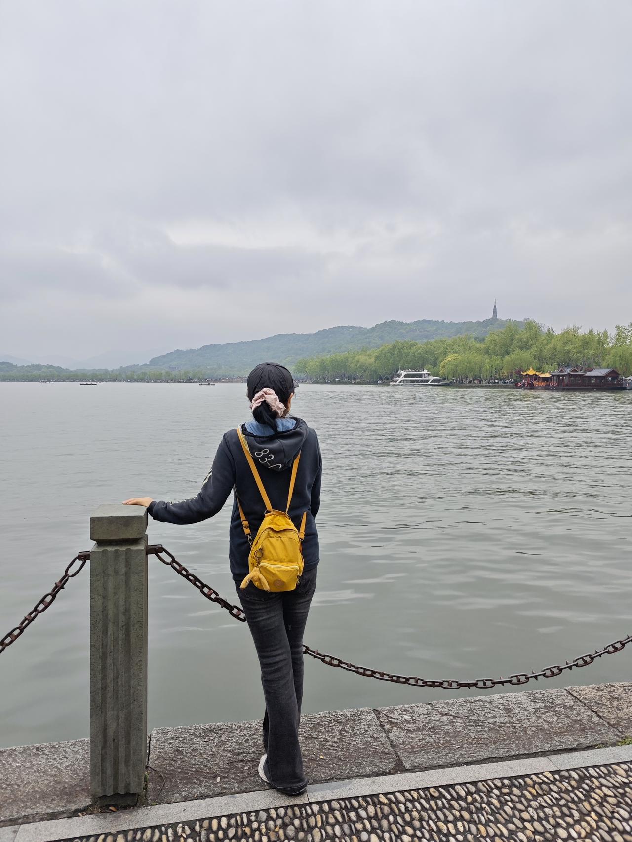 我的今日状态：😁轻松愉快
我这里的天气：🌧下雨

很多名人会说以后的日子会越