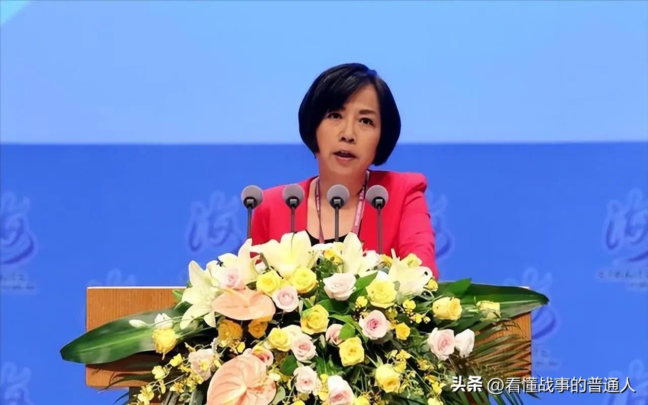 黄智贤喊了这么多年"统一"，最后大陆自己把她请出局了。不是因为她说错了什么，而是