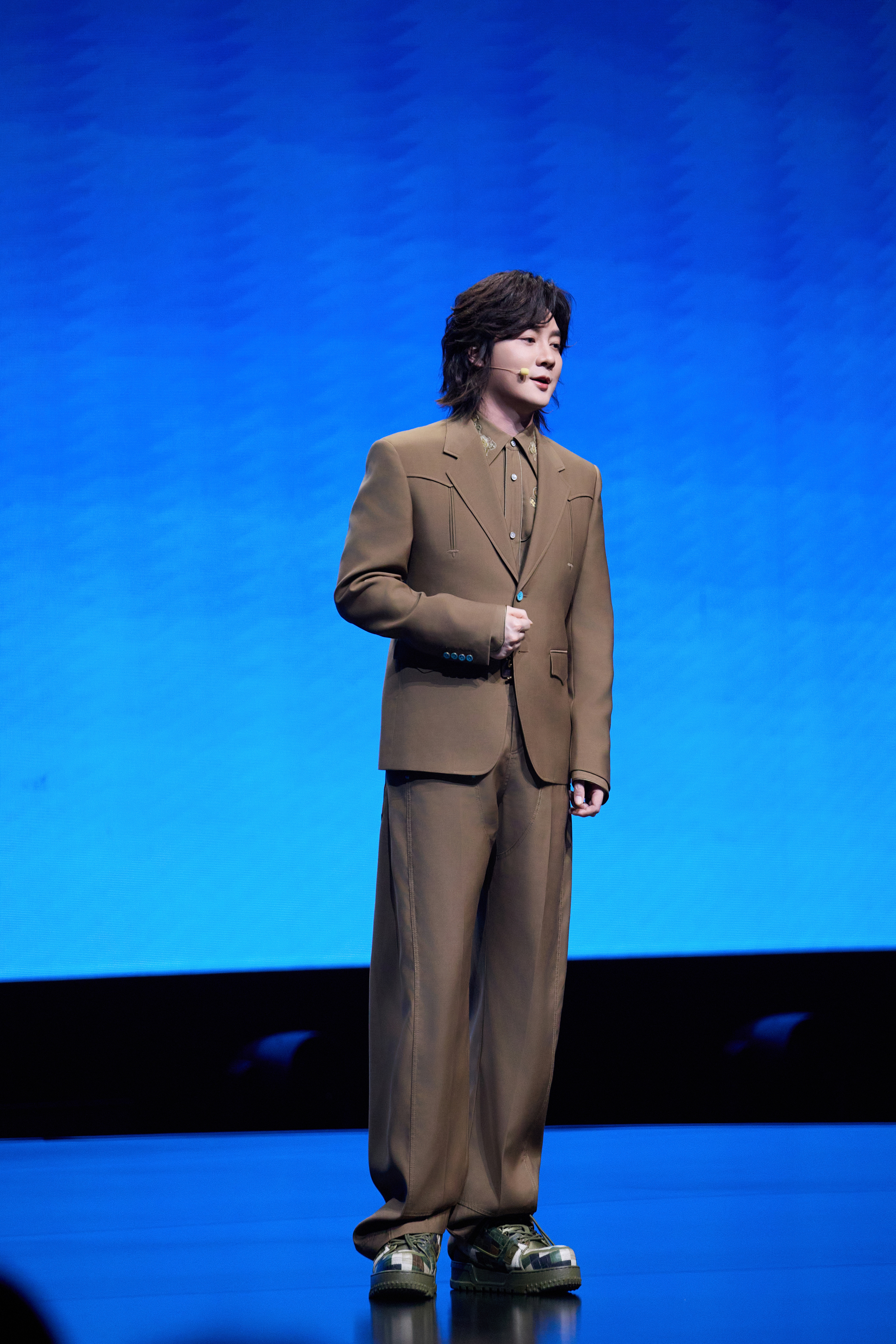 #iQOO13# 发布会完美收官！兄弟们看我演讲了吗，咱就是说，朝着演讲圈勇敢迈