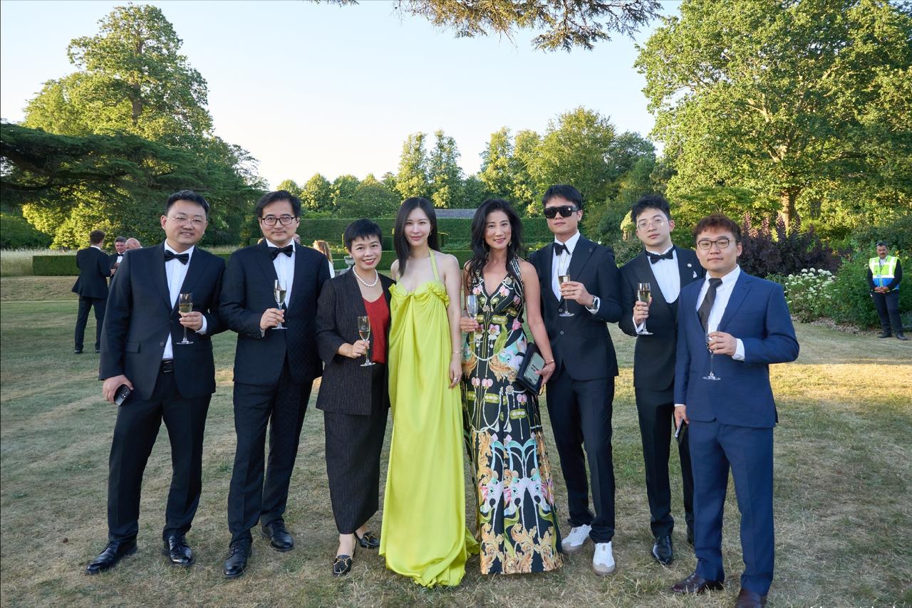 田朴珺现身全球顶级性能车盛会

近日，在2026英国“古德伍德速度节”上，比亚迪