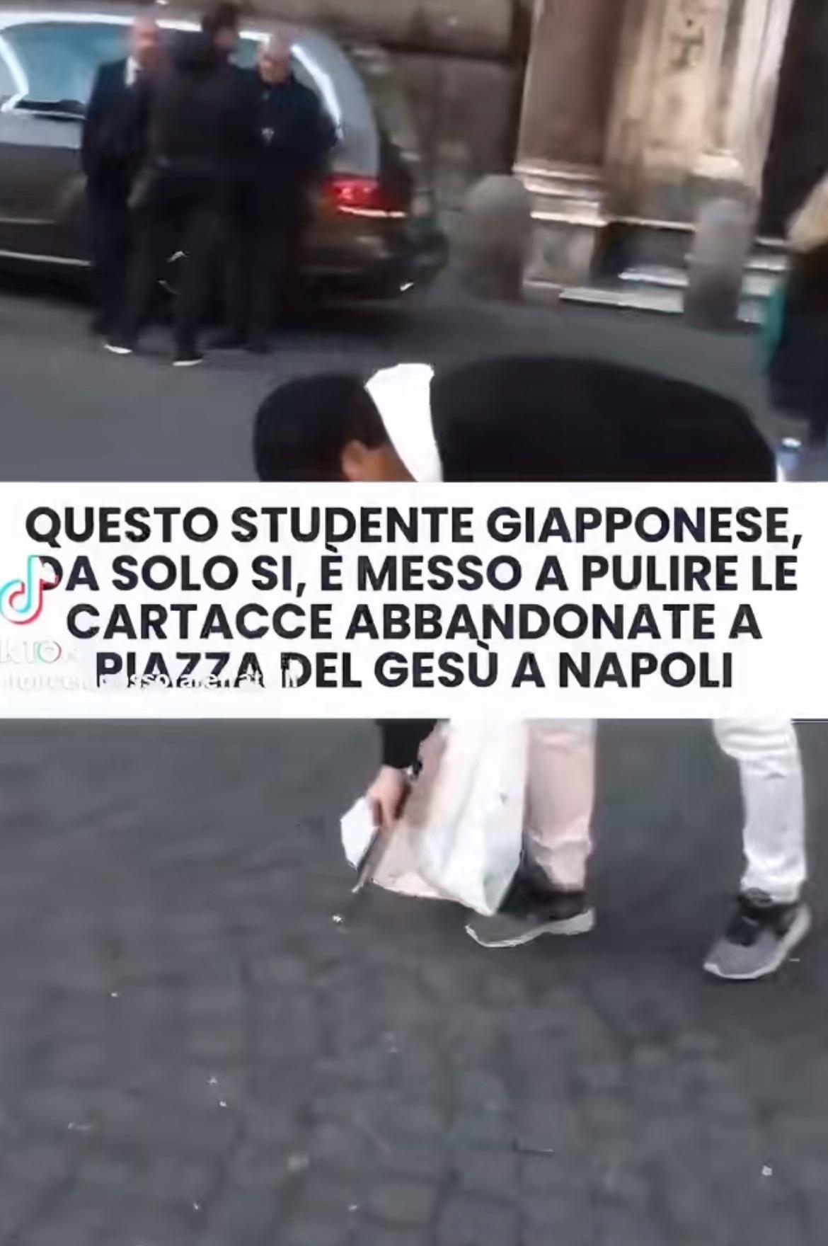 日本留学生在意大利捡垃圾作秀，而日本街头的垃圾却没人清理，他说不希望意大利不勒斯