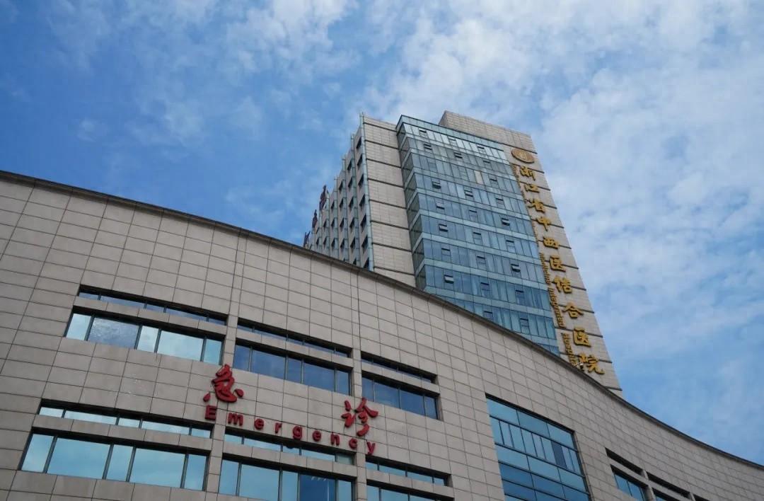“悲剧还是发生了！”7月14日光明网报道，浙江有对年轻夫妻养了很多年的狗狗，平日