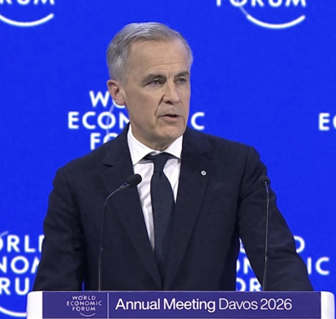 来了，来了，美加算是杠上了。

卡尼批美国霸权，全体嘉宾起立鼓掌。然后，是川普回