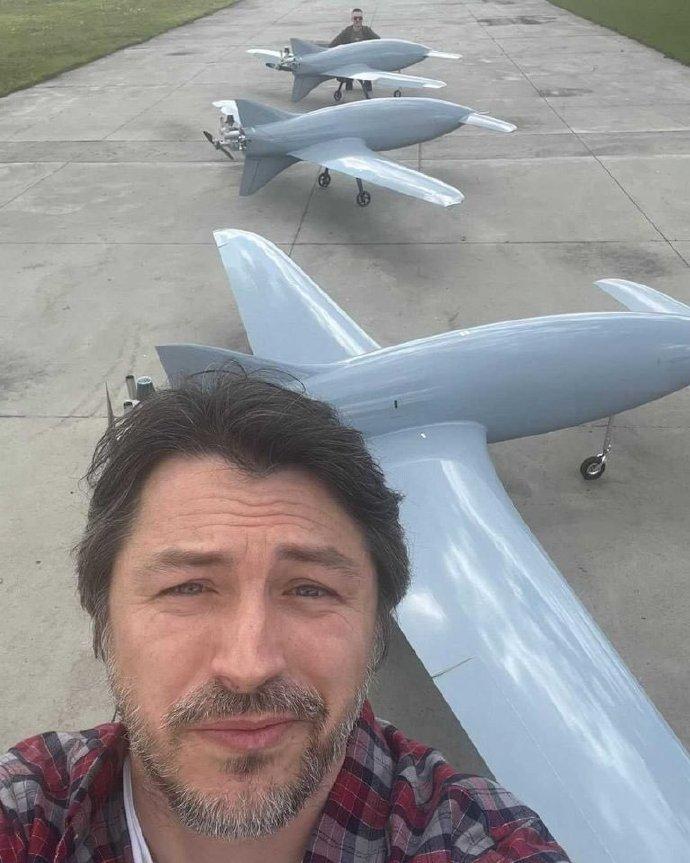 乌军自己研发“海狸”自杀攻击无人机，航程1000公里，足够抵达莫斯科，不过其载弹