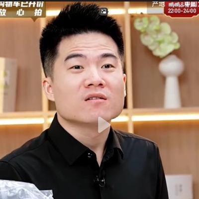 扎心了，昨晚上董宇辉在直播时跟大家商量想要提前放假，网友纷纷表示不同意，工作人员