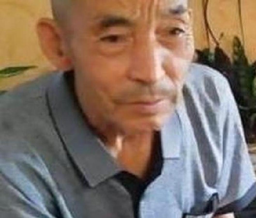 武汉街头的摆摊老汉捡到2个女婴，长大后的女儿们成了博士和军医。谁料，亲生父母却找