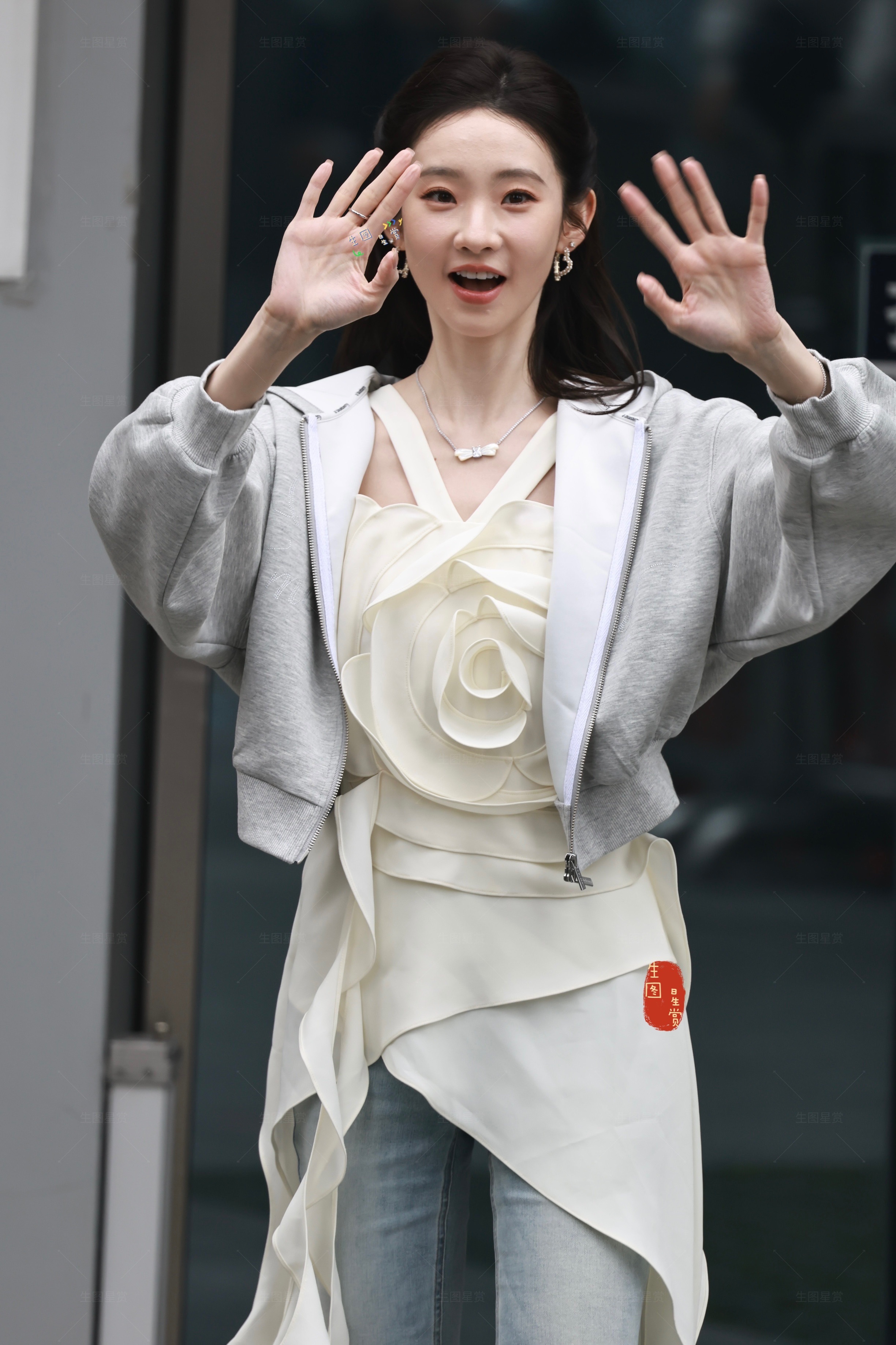 张艺凡你好星期六 上班轻盈活力🫧 