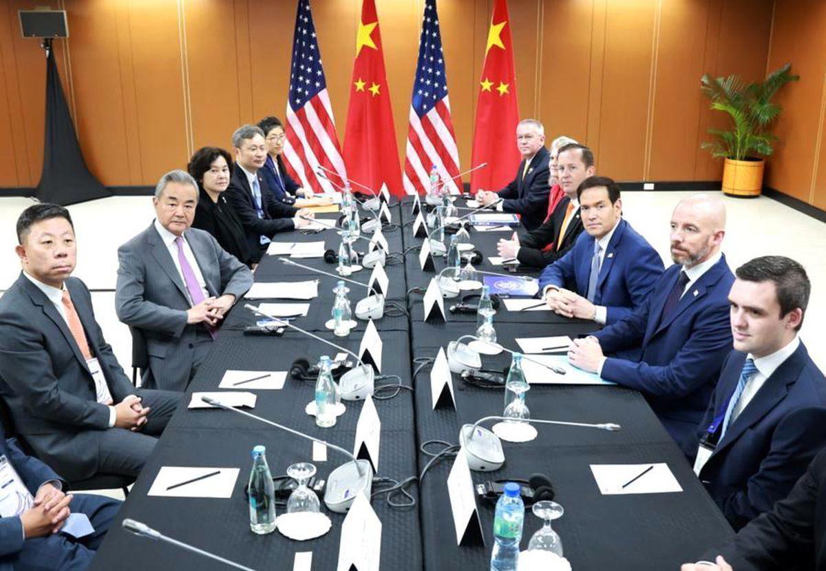 中美高层马尼拉碰面！鲁比奥刚放狠话，中国没有退让半步，台海南海这些牌到底谁在算计