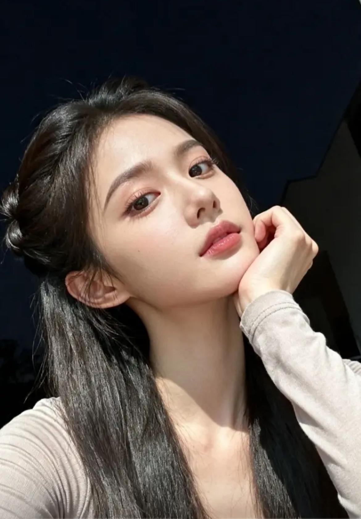 小三……
家庭不稳固，小三易插手。夫妻不恩爱，外人易介入。一个撩拨一个动心，一个