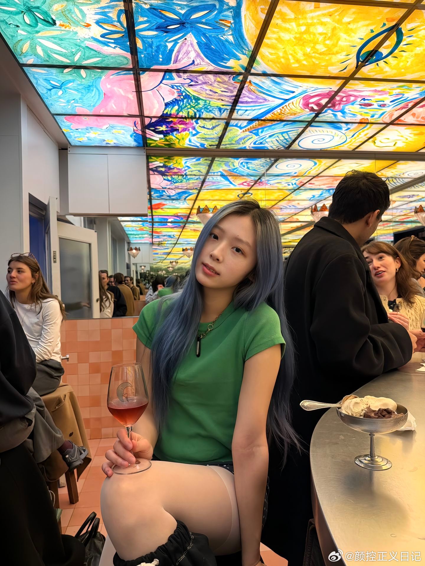 人像摄影一个美丽的华裔美女绘梦长廊