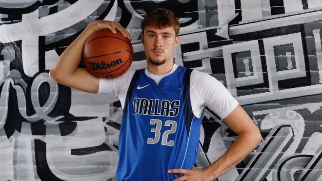美媒ESPN评选出了新赛季的百大球员榜，其中今年的状元弗拉格排在第52位。ESP