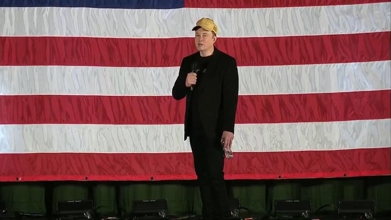 埃隆·马斯克回应卡玛拉·哈里斯关于没有现役士兵部署在战区的言论：
“你能相信她说