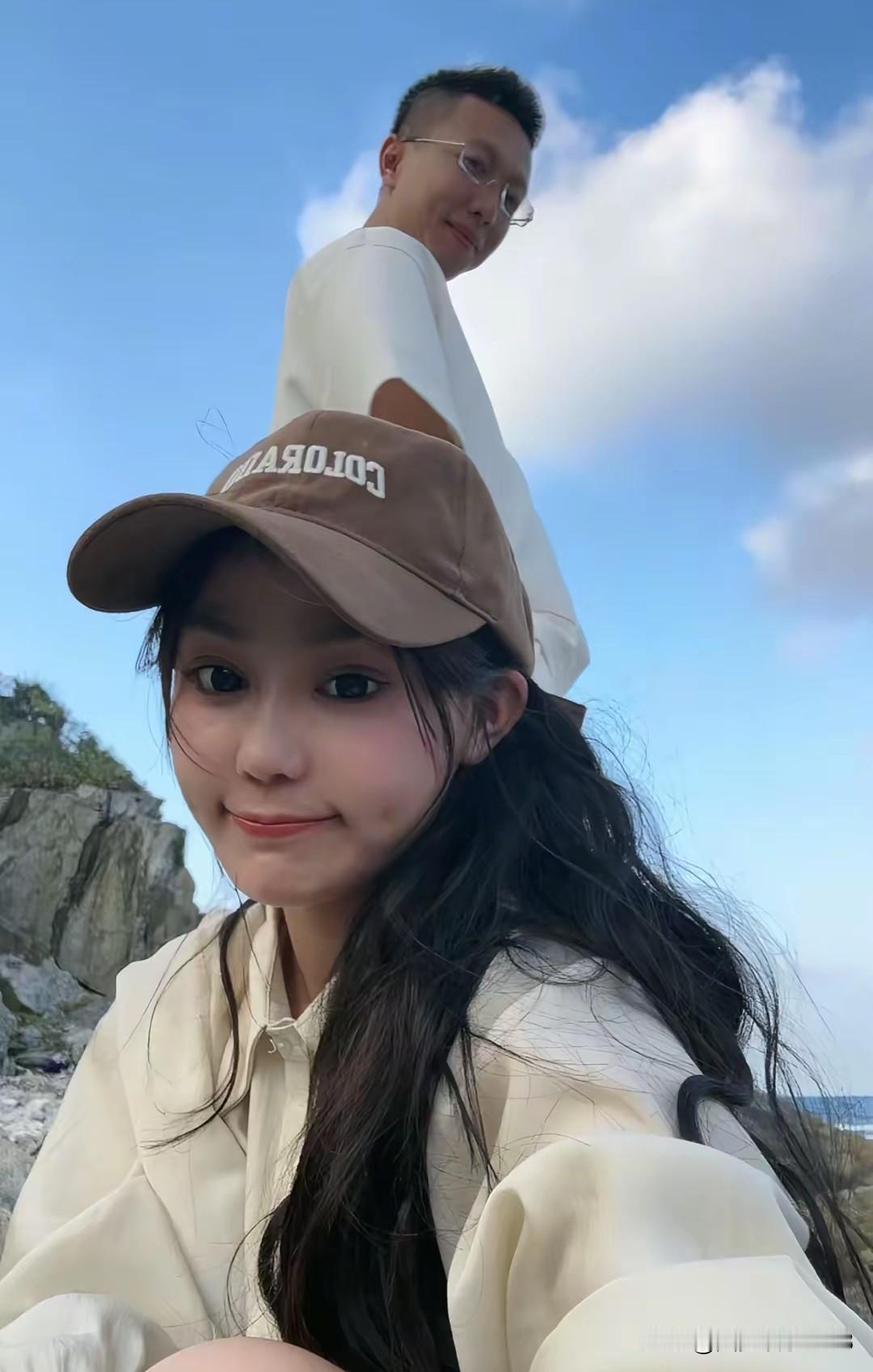 到底什么意思呢？很久没有更新视频的樊小慧昨天直播，打开她的视频账号里面发现她最近