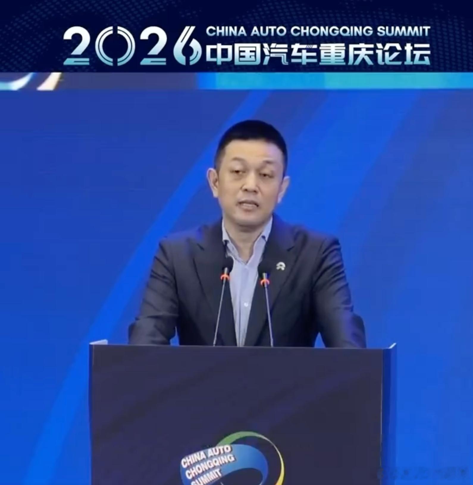 李斌解释蔚来怎么又行了 6月13日，在2026中国汽车重庆论坛上，蔚来董事长、C