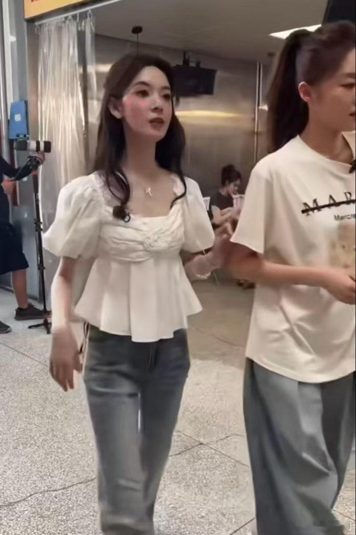 陈瑶 我家那闺女 反差魅力狠狠拿捏！戏里是气场凌厉、飒爽果敢的霍仙姑，戏外是温柔