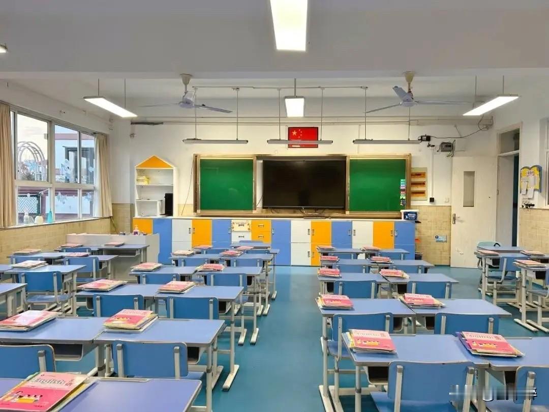 谁来监管“家委会”？
我家小孙子读小学，每学期家委会都会向每个孩子收取100元班